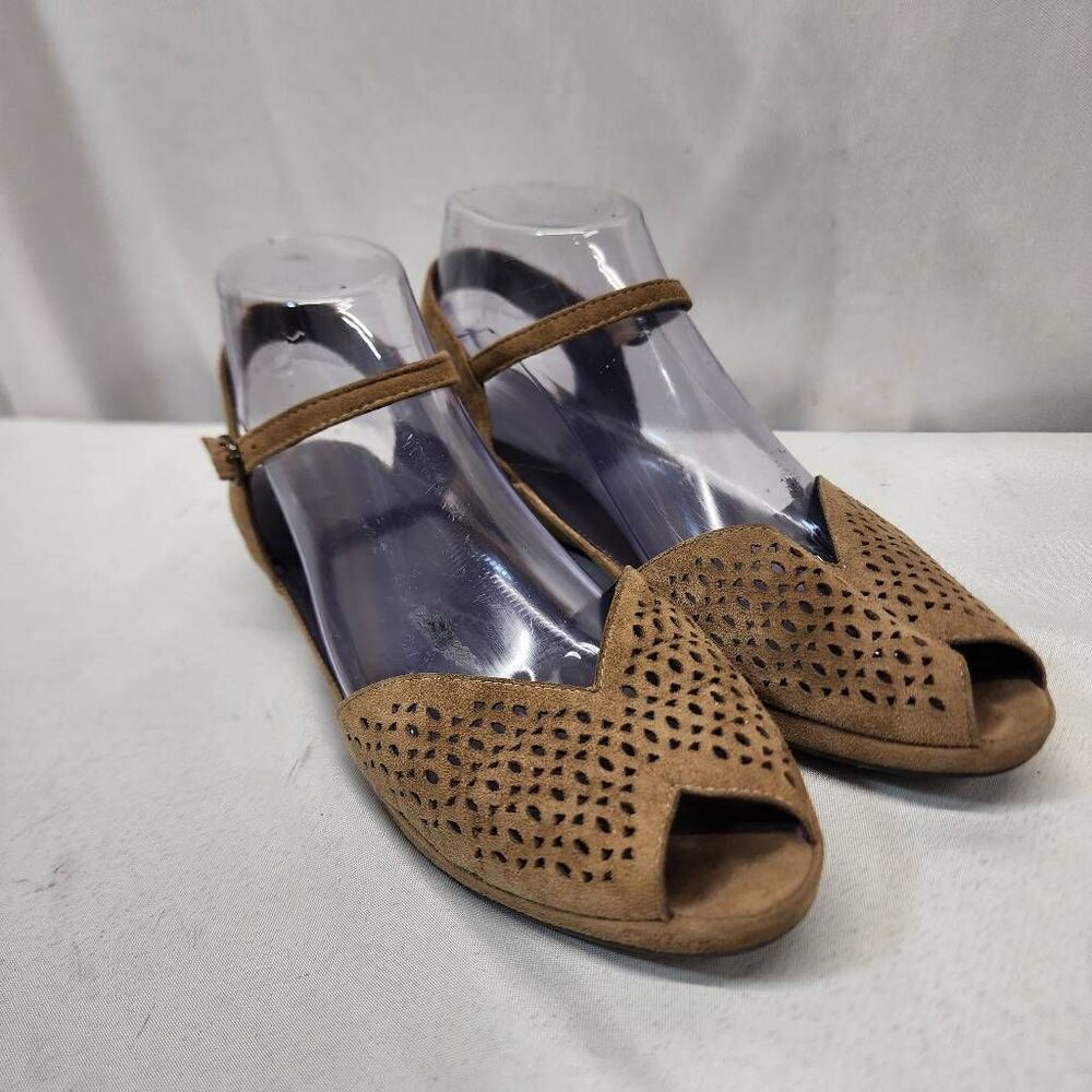 Vaneli Women's 8.5 Wide Perforated Brown Suade Sandals Peep Toe Ankle-Strap